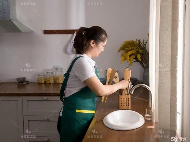 住家保姆服务：认真负责，专业照护